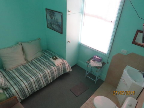 Bristol House Accommodation - Accommodation Gladstone 3