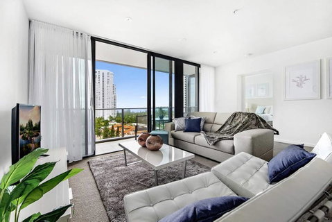 Broadbeach 2 Bedroom FREE WIFI, Netflix & Parking - Accommodation Gladstone 1