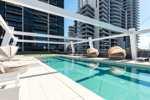 Broadbeach 2 Bedroom FREE WIFI, Netflix & Parking - Accommodation Gladstone 0