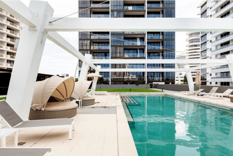 Broadbeach 2 Bedroom FREE WIFI, Netflix & Parking - Accommodation Gladstone 2