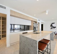 Broadbeach New Luxury Vue 17 Beach Views - Accommodation Gladstone
