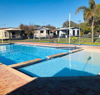 Broadwater Beach Cottage with WiFi - Accommodation Gladstone