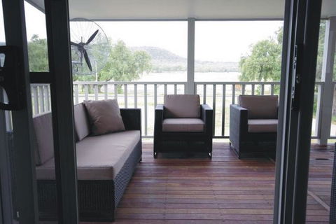 Broke Village Hideaway - Accommodation Gladstone 2