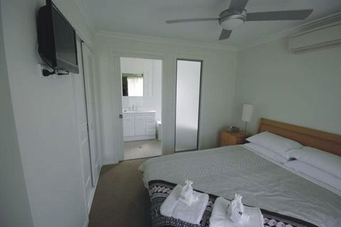 Broke Village Hideaway - Accommodation Gladstone 1