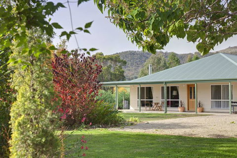Brookfield Guest House - Accommodation Gladstone 0