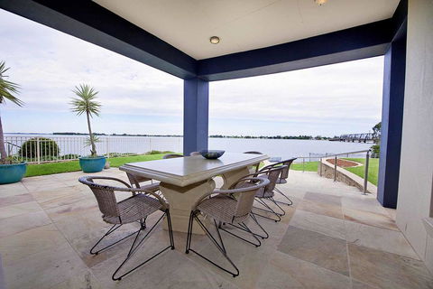 Brookwater- Waterfront On Lake Mulwala - Accommodation Gladstone 2