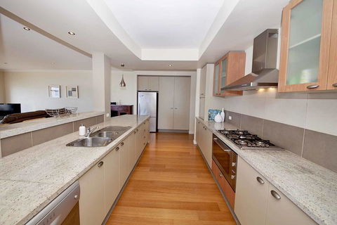 Brookwater- Waterfront On Lake Mulwala - Accommodation Gladstone 3