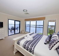Brookwater- Waterfront on Lake Mulwala - Accommodation Gladstone