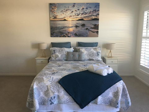 Broughton Views - Accommodation Gladstone 2