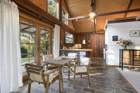 BROWNS COTTAGE - Accommodation Gladstone 2