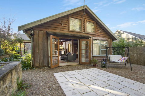 BROWNS COTTAGE - Accommodation Gladstone 1