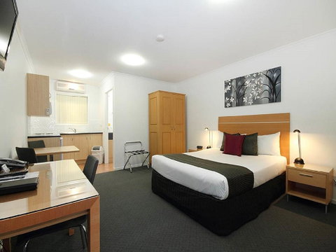 Browns Plains Motor Inn - Accommodation Gladstone 0