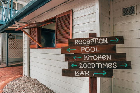 Budds In Surfers Backpackers - Accommodation Gladstone 2