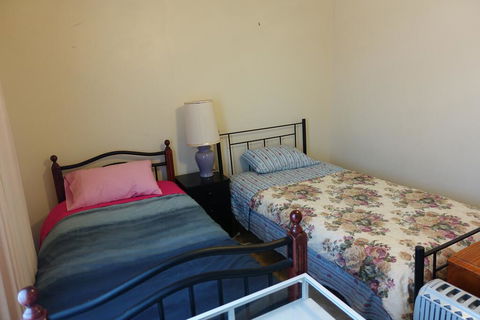 Budget In Goulburn - Accommodation Gladstone 1