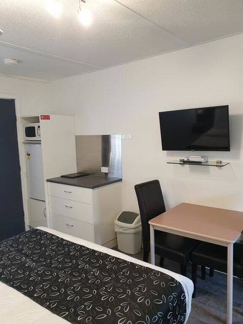 Budget On The Lake - Accommodation Gladstone 2