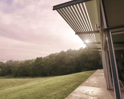 Bundaleer - Architect Designed, Stunning Views! - Accommodation Gladstone 3