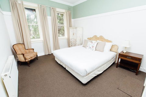 Bundanoon Hotel - Accommodation Gladstone 2