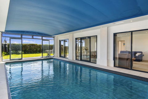 Bungan Beach House - Heated Indoor Pool - Accommodation Gladstone 2