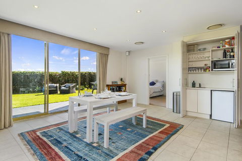 Bungan Beach House - Heated Indoor Pool - Accommodation Gladstone 1