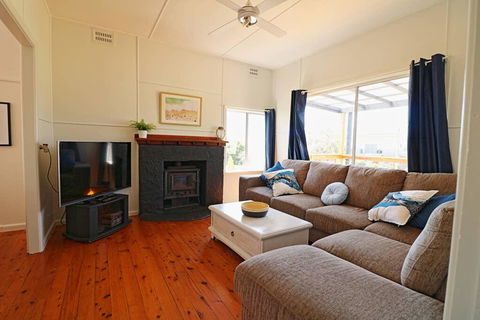Bungo Beach House - Pet Friendly Home - Accommodation Gladstone 2