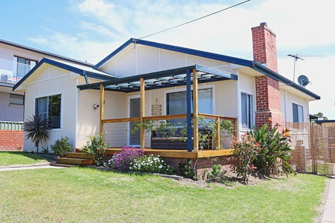 Bungo Beach House - Pet Friendly Home - Accommodation Gladstone 1