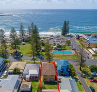Burleigh Unit 2 -28 Clarence Street - Opposite Main Beach. - Accommodation Gladstone