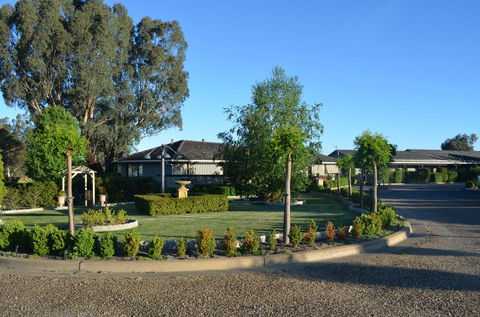 Burringa Garden Motel - Accommodation Gladstone 0