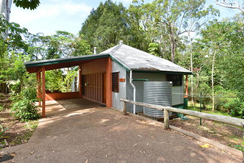 Bushland Cottages And Lodge - Accommodation Gladstone 2
