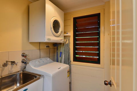 Bushland Cottages And Lodge - Accommodation Gladstone 1