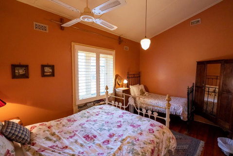 Buxton Manor - Accommodation Gladstone 1