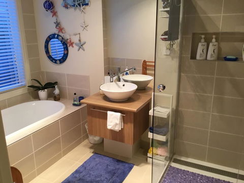 By The Bay - Accommodation Gladstone 3