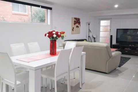 By The Bay - Accommodation Gladstone 2