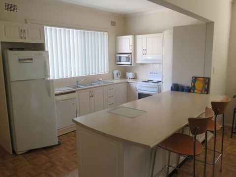 Cabenay 3 - VIEWS ACROSS THE PARK - Accommodation Gladstone 3