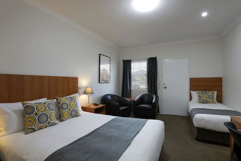 Cadman Motor Inn And Apartments - Accommodation Gladstone 0