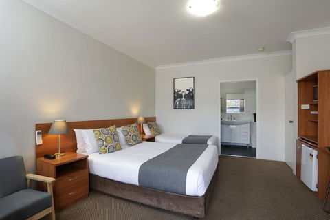 Cadman Motor Inn And Apartments - Accommodation Gladstone 1