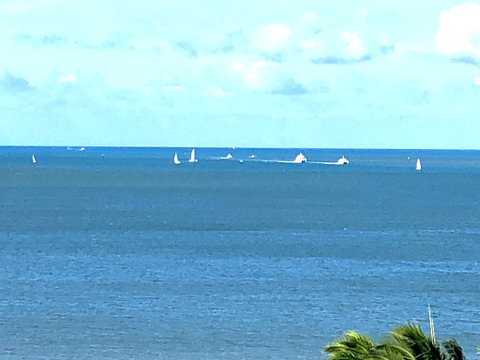 Cairns Apartment Esplanade Ocean Views - Accommodation Gladstone 2