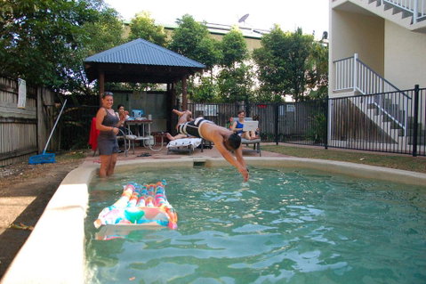 Cairns Sharehouse Apartment - Accommodation Gladstone 1