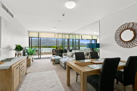 Cairns Waterfront - Harbourlights - Accommodation Gladstone 3