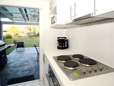Callala Sun - Modern And Functional - Accommodation Gladstone 1