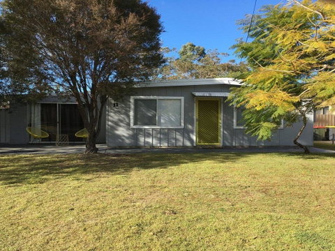 Callala Sun - Modern And Functional - Accommodation Gladstone 0