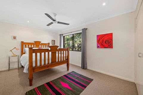 CALOUNDRA Stay - Accommodation Gladstone 0