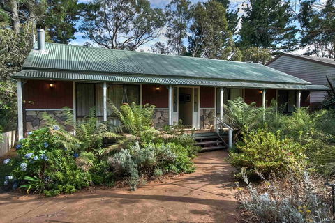 Camelot - Accommodation Gladstone 0