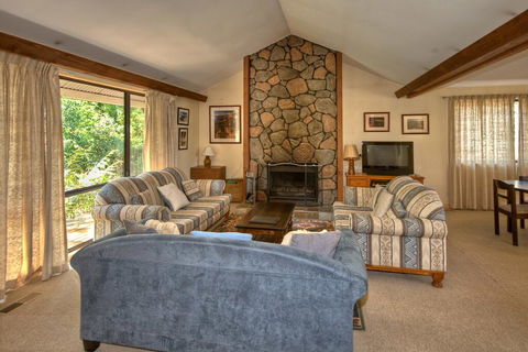 Camelot - Accommodation Gladstone 1