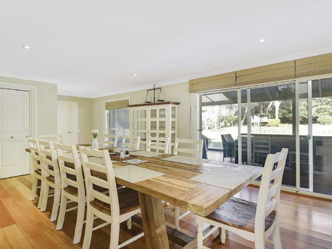 Camelot - Superbly Proportioned And Ideally Located - Accommodation Gladstone 1