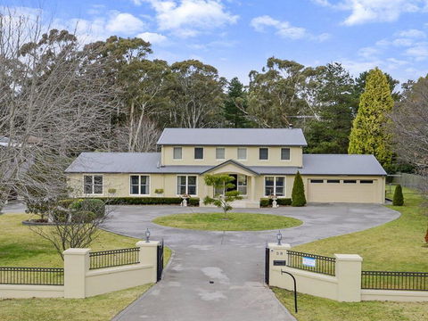 Camelot - Superbly Proportioned And Ideally Located - Accommodation Gladstone 0