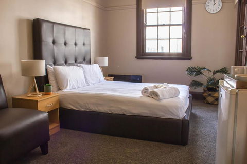 Campsie Hotel - Accommodation Gladstone 0