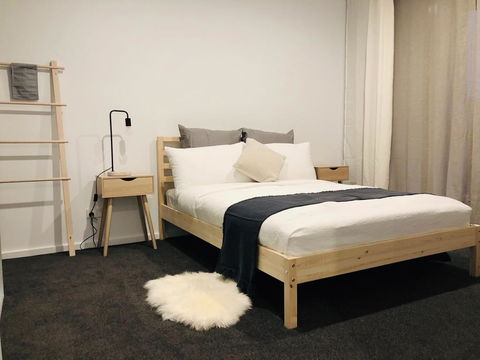 Canberra CBD Apartment 2BR 2BA 1Carpark - Accommodation Gladstone 1