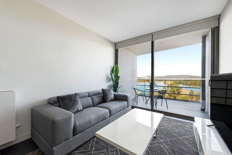 Canberra Luxury Apartment 5 - Accommodation Gladstone 0