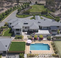 Canberra Luxury Estate - Accommodation Gladstone