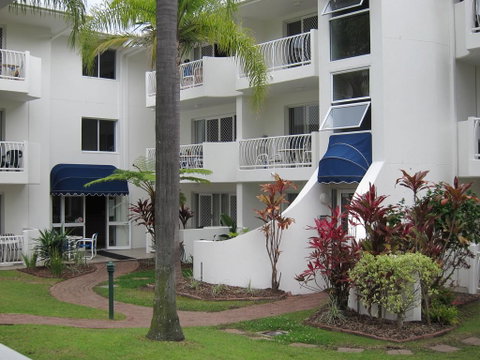 Cannes Court Apartments - Accommodation Gladstone 0